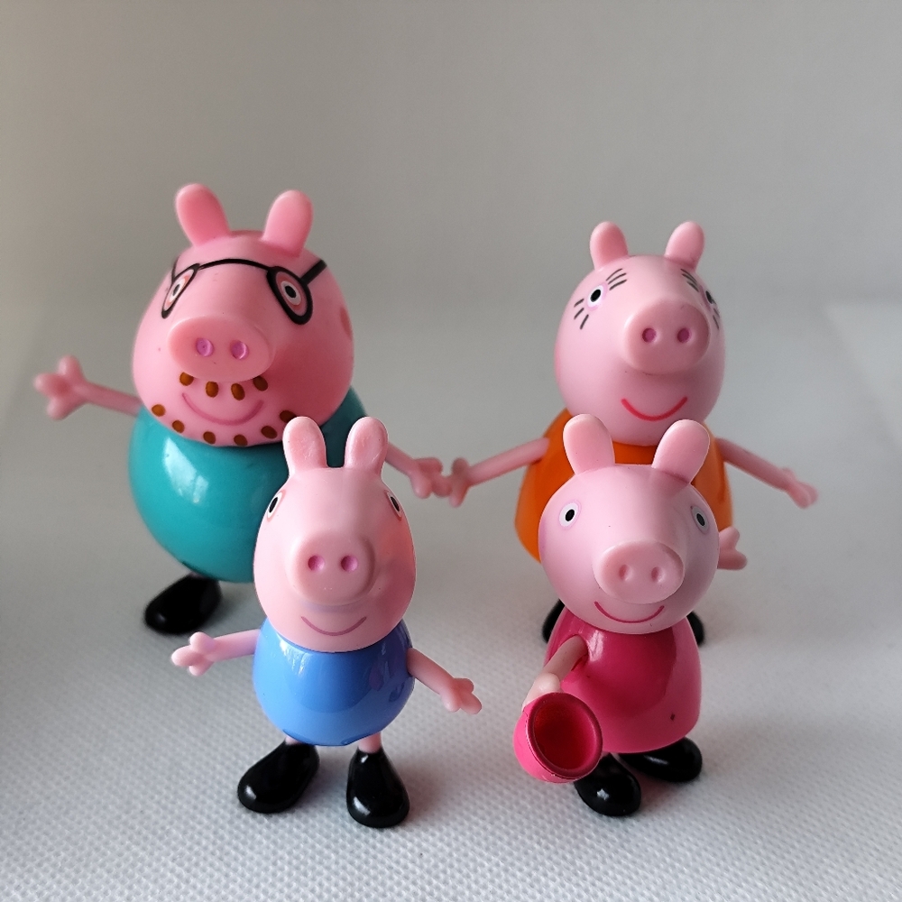 4/$50⭐️Peppa Pig Family 4-Figure Pack